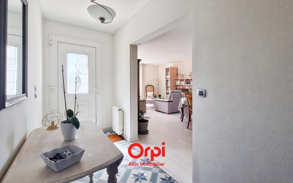 Maison à vendre    7 pièces • 149,38 m2 Néris-les-Bains
