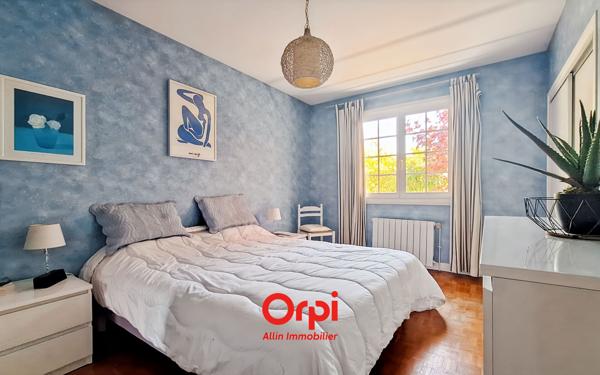 Maison à vendre    7 pièces • 149,38 m2 Néris-les-Bains