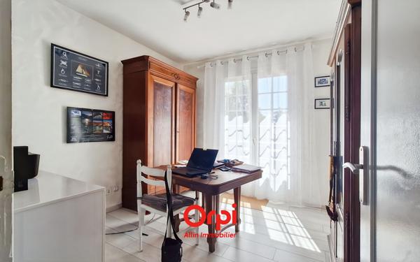 Maison à vendre    7 pièces • 149,38 m2 Néris-les-Bains