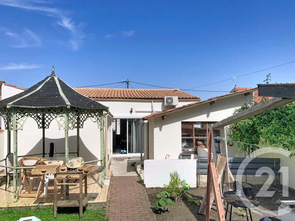 Maison à vendre  5 pièces - 97 m 2   ROCHEFORT  - 17