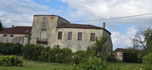 Propriété viticole avec ancien manoir du 15ème siècle, chai, maison d'habitation et dépendances