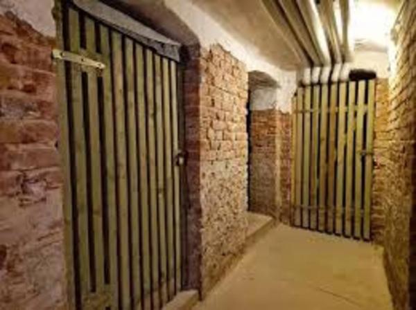 Cave à vendre TOURS (37) QUAI PAUL BERT