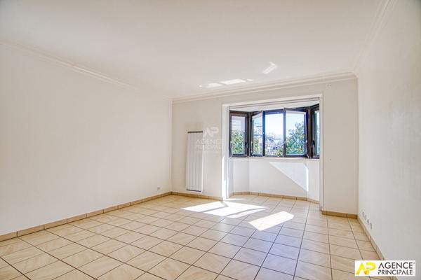 Versailles Clagny Domaine de Picardie Appartement 2 pièces 57.50 m² carrez 2ème étage avec ascenseur, balcon, cave et parking €399 000 ** - Référence 25938