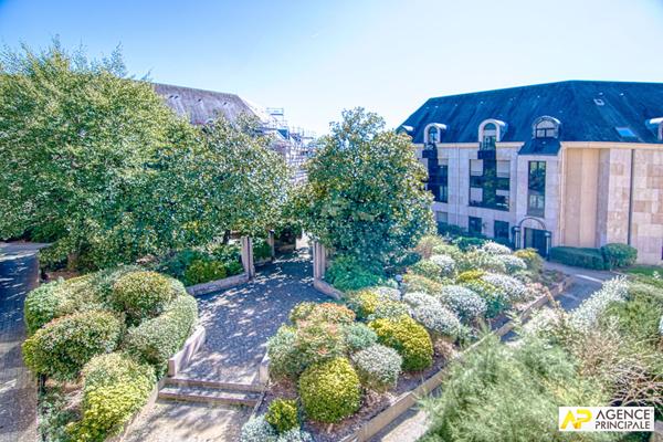 Versailles Clagny Domaine de Picardie Appartement 2 pièces 57.50 m² carrez 2ème étage avec ascenseur, balcon, cave et parking €399 000 ** - Référence 25938