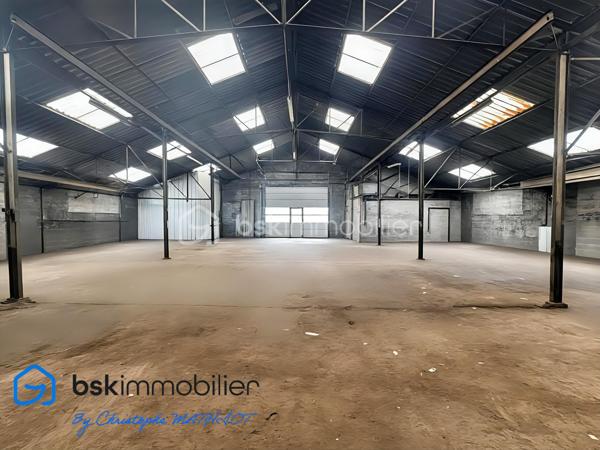 Local d activites de 1 700 m²