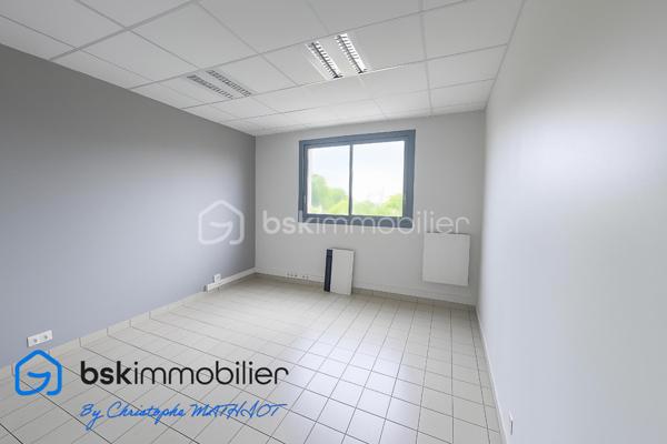 Local d activites de 1 700 m²