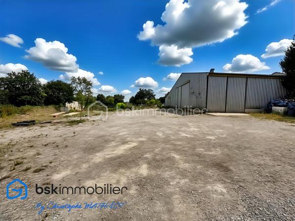 Local d activites de 1 700 m²