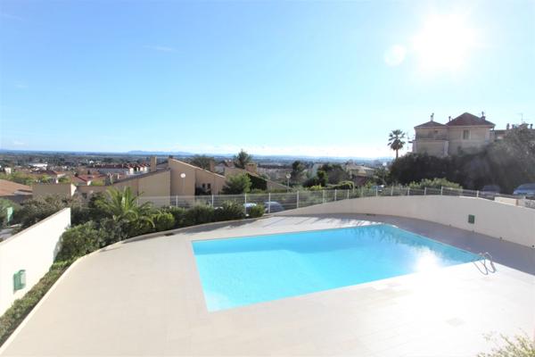 Appartement à vendre Hyères, Vue mer, piscine , Cave et Parking.