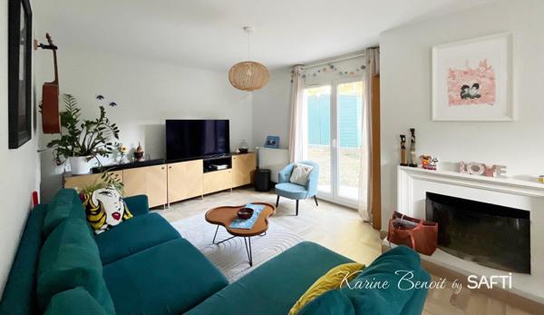 Maison contemporaine de 1990 idéale pour une grande famille en résidence sécurisée.