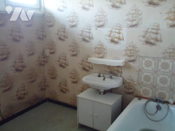 MONS EN BAROEUL MAIRIE 
De type Bel-étage de 108M². Sous-sol complet.