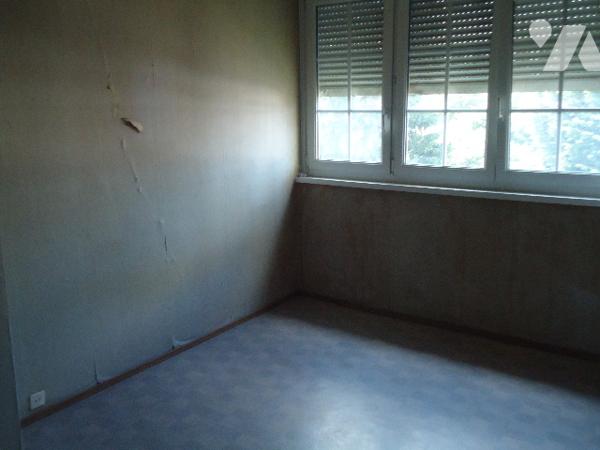 MONS EN BAROEUL MAIRIE 
De type Bel-étage de 108M². Sous-sol complet.