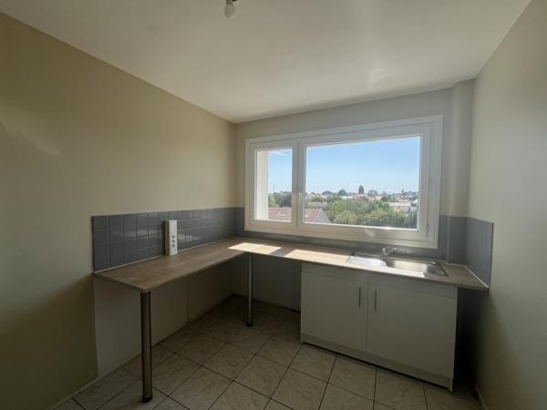 Appartement à louer 720 € CC La Roche-sur-Yon 3 p 75 m² DPE D