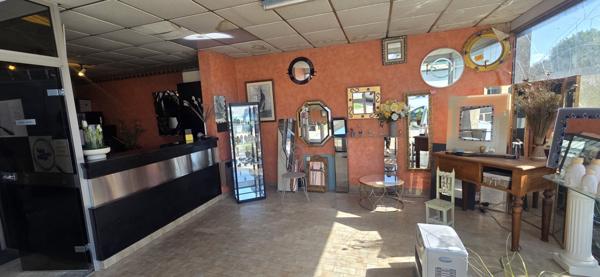 Local commercial de 266 m² à vendre à Creysse