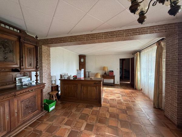 MAISON EN PISE AVEC POTENTIEL