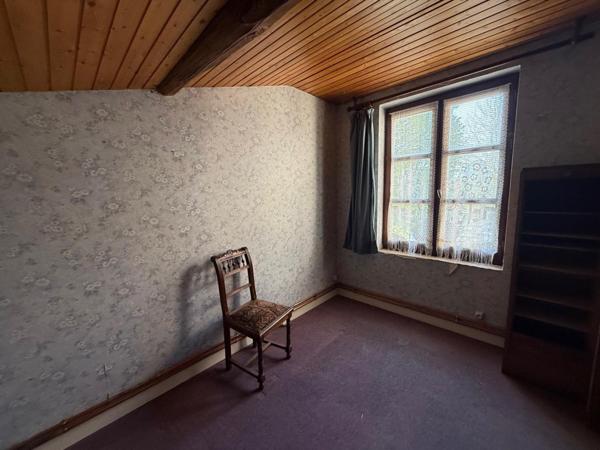 MAISON EN PISE AVEC POTENTIEL