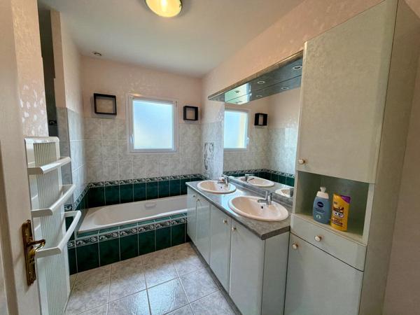 Laval - Pavillon 3 chambres sur terrain de 640m2