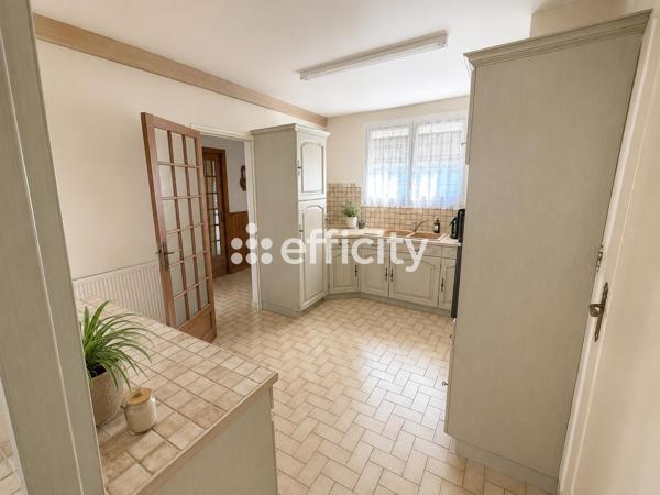 Maison
         5 pièces
        - 90 m² 153 000 € *