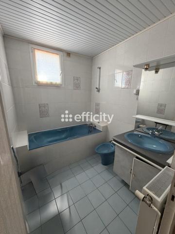 Maison
         5 pièces
        - 90 m² 153 000 € *