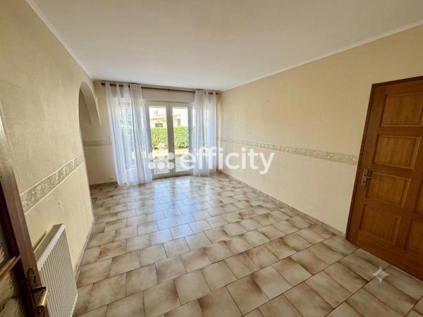 Maison
         5 pièces
        - 90 m² 153 000 € *