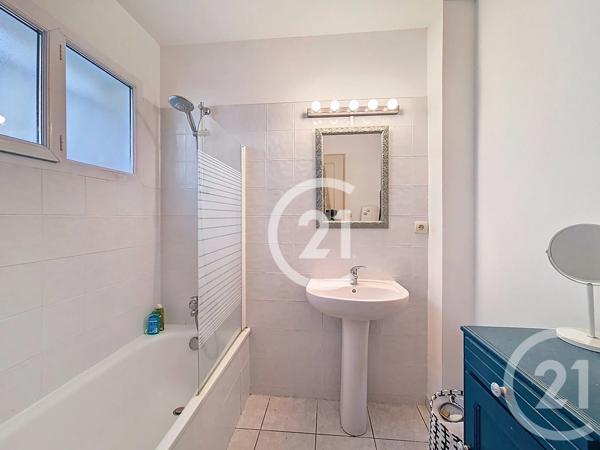 Maison à vendre  5 pièces - 123 m 2   ARLES  - 13