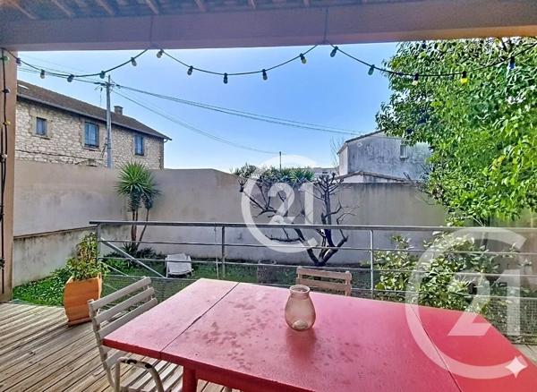 Maison à vendre  5 pièces - 123 m 2   ARLES  - 13