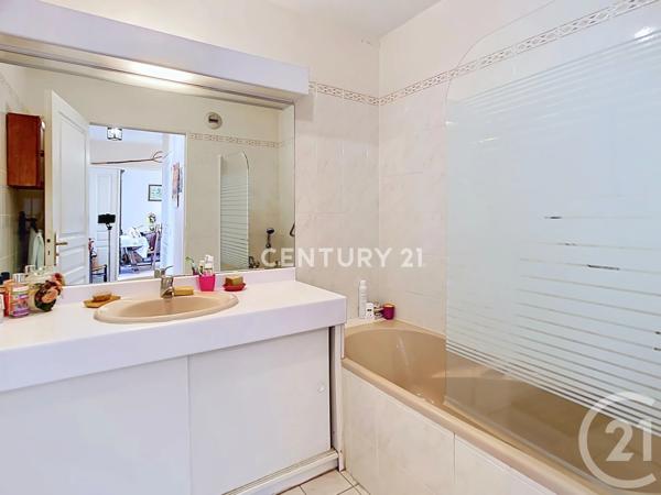 Appartement F2 à vendre  2 pièces - 44,80 m 2   AUBAGNE  - 13