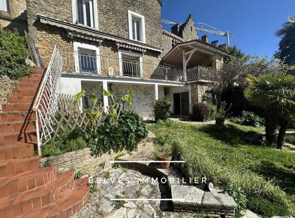 Maison en pierre au cur du village Médiéval