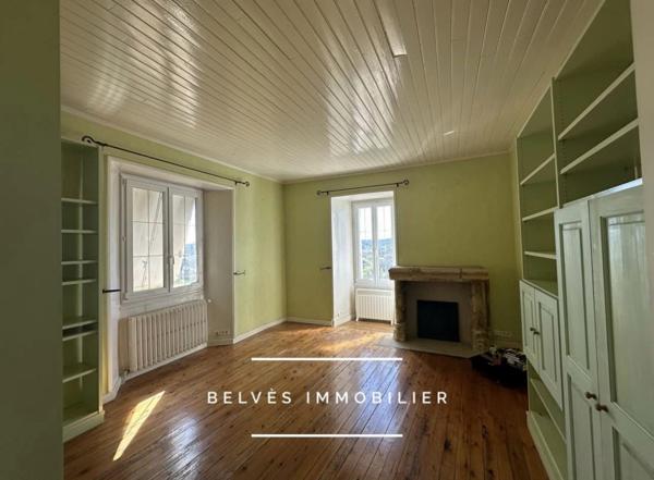 Maison en pierre au cur du village Médiéval