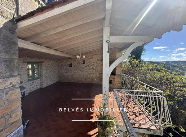 Maison en pierre au cur du village Médiéval