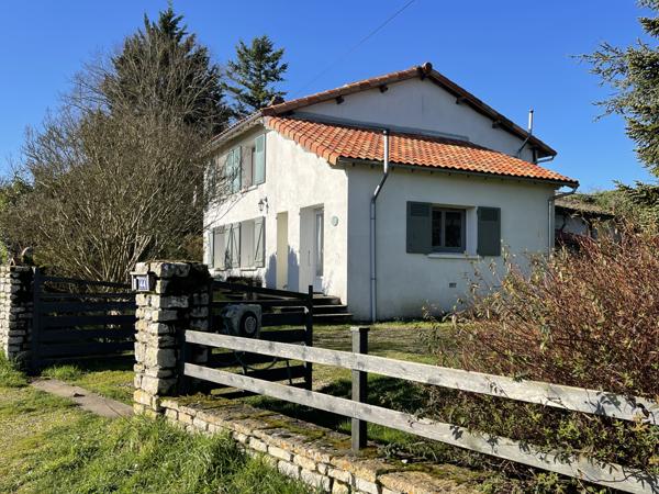 House with 3 bedrooms, barns, work shop, heater pump 125m2