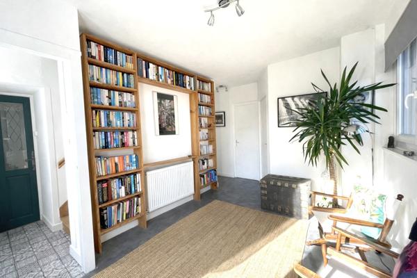 House with 3 bedrooms, barns, work shop, heater pump 125m2