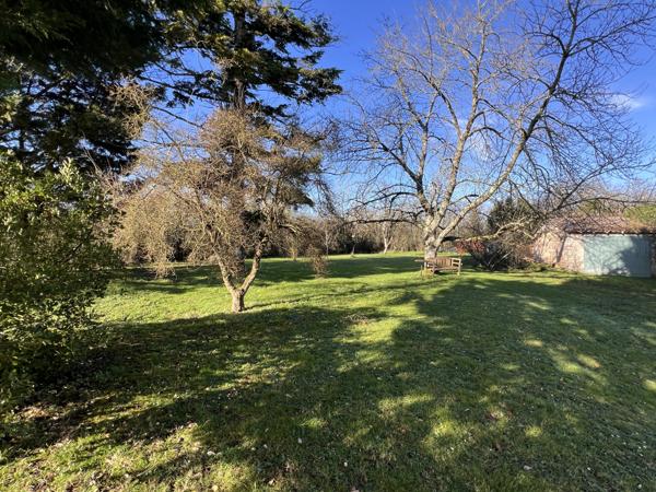 House with 3 bedrooms, barns, work shop, heater pump 125m2