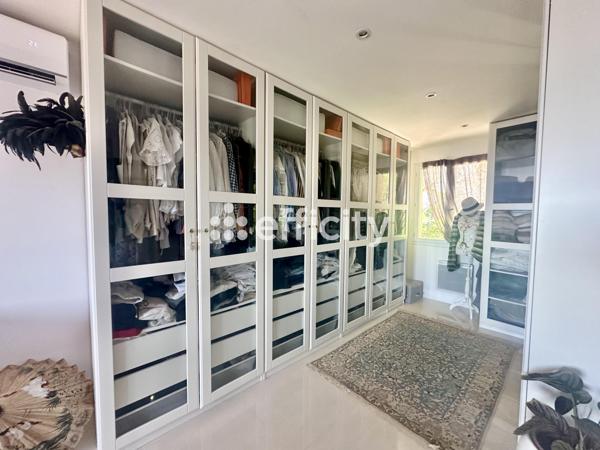 Maison
         5 pièces
        - 130 m² 749 500 € *