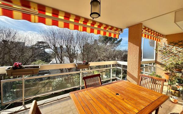 Appartement à vendre    4 pièces • 102,64 m2 Marseille 9