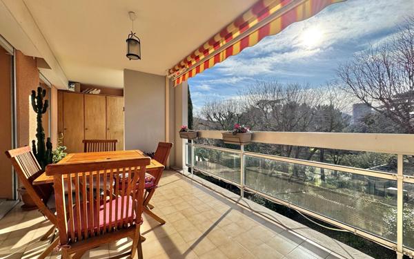 Appartement à vendre    4 pièces • 102,64 m2 Marseille 9