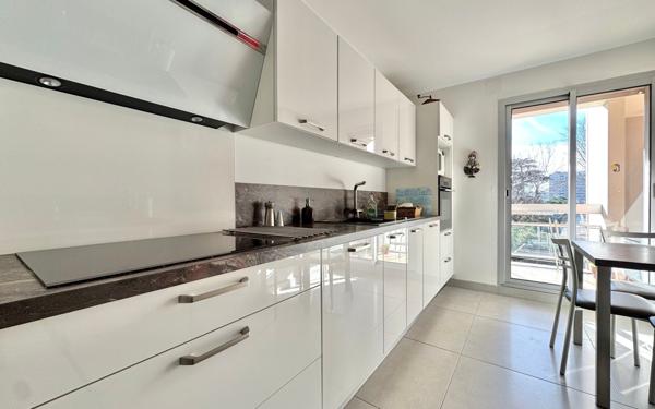 Appartement à vendre    4 pièces • 102,64 m2 Marseille 9