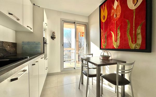 Appartement à vendre    4 pièces • 102,64 m2 Marseille 9