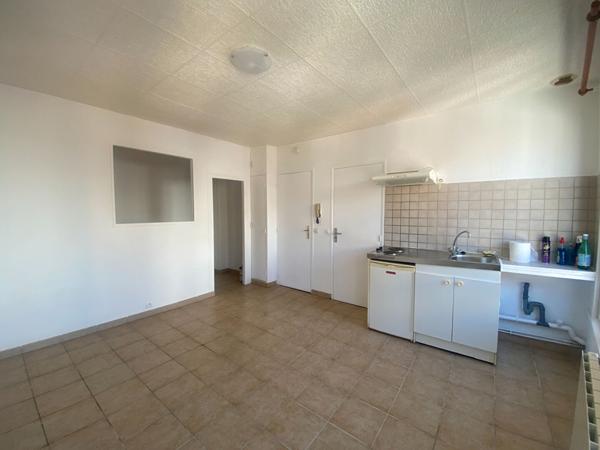 Appartement Corbeil Essonnes 1 pièce(s) 23.61 m2