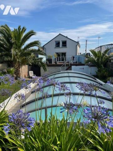 A Vendre à Trégastel (22730) en Côtes-d'Armor (22), une propriété à usage d'habitation et comme...