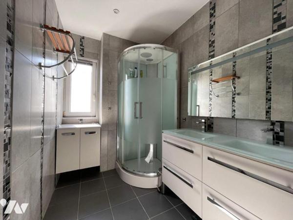 A Vendre à Trégastel (22730) en Côtes-d'Armor (22), une propriété à usage d'habitation et comme...