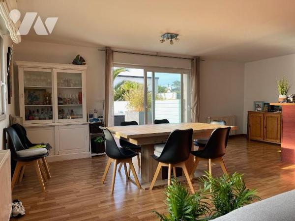 A Vendre à Trégastel (22730) en Côtes-d'Armor (22), une propriété à usage d'habitation et comme...