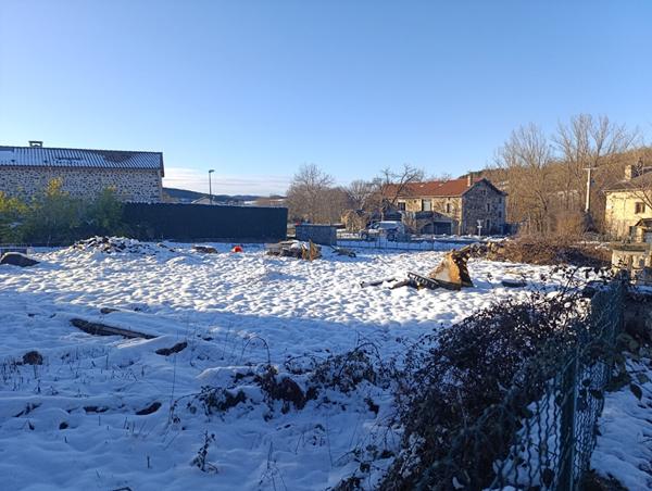 Terrain à bâtir, viabilisé à Saint Germain Laprade