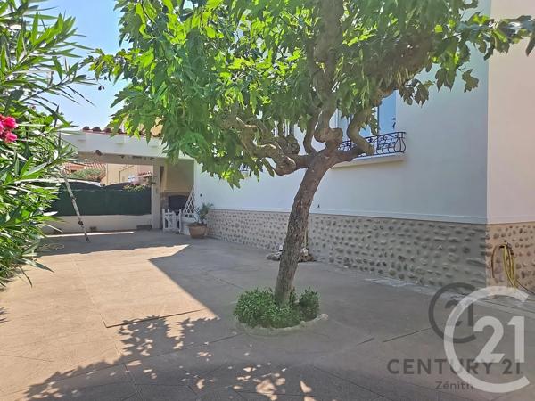 Maison à vendre  6 pièces - 142 m 2   LE BARCARES  - 66