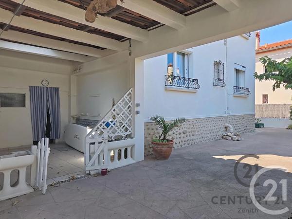 Maison à vendre  6 pièces - 142 m 2   LE BARCARES  - 66