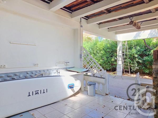Maison à vendre  6 pièces - 142 m 2   LE BARCARES  - 66