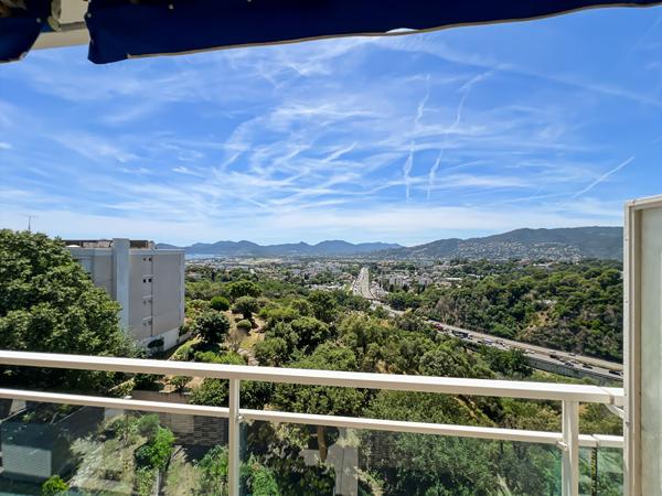LE CANNET très beau 4 pièces de 83 m² avec terrasse, cave et aperçu mer