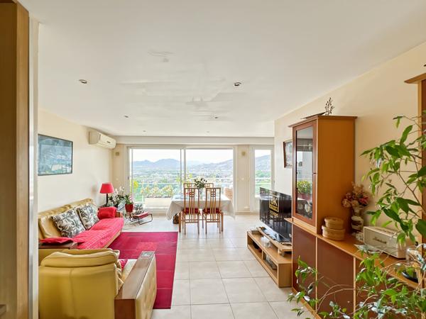 LE CANNET très beau 4 pièces de 83 m² avec terrasse, cave et aperçu mer