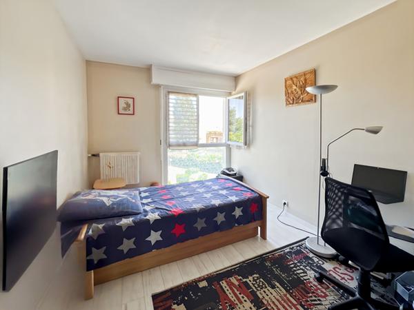 LE CANNET très beau 4 pièces de 83 m² avec terrasse, cave et aperçu mer