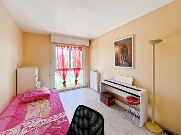 LE CANNET très beau 4 pièces de 83 m² avec terrasse, cave et aperçu mer