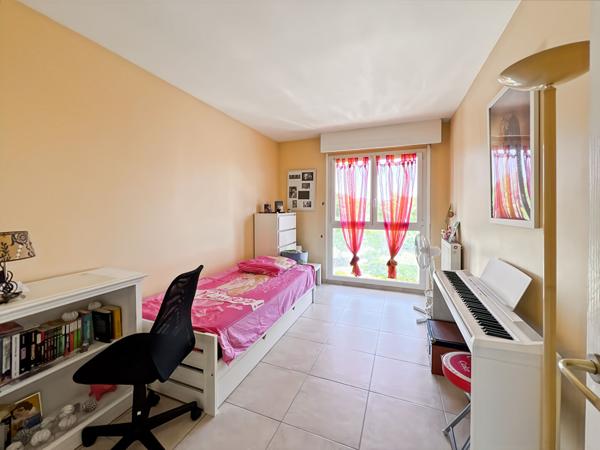 LE CANNET très beau 4 pièces de 83 m² avec terrasse, cave et aperçu mer